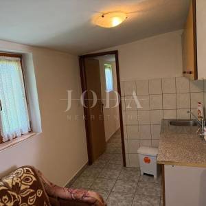 Samostojeća prizemnica na mirnoj lokaciji s dodatnim objektom od 20 m²
