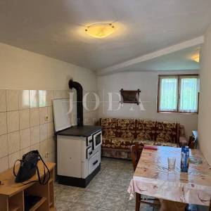 Samostojeća prizemnica na mirnoj lokaciji s dodatnim objektom od 20 m²