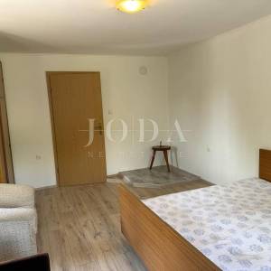Samostojeća prizemnica na mirnoj lokaciji s dodatnim objektom od 20 m²