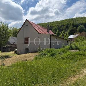 Samostojeća prizemnica na mirnoj lokaciji s dodatnim objektom od 20 m²