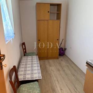 Samostojeća prizemnica na mirnoj lokaciji s dodatnim objektom od 20 m²