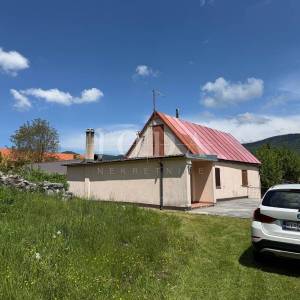 Samostojeća prizemnica na mirnoj lokaciji s dodatnim objektom od 20 m²
