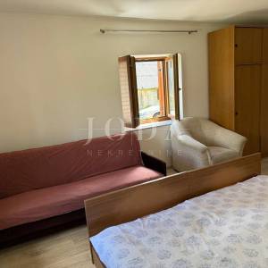 Samostojeća prizemnica na mirnoj lokaciji s dodatnim objektom od 20 m²