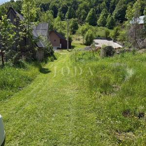 Samostojeća prizemnica na mirnoj lokaciji s dodatnim objektom od 20 m²