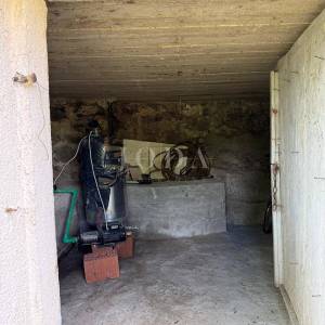 Samostojeća prizemnica na mirnoj lokaciji s dodatnim objektom od 20 m²