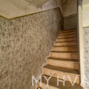 Šarmantna kamena kuća za renovaciju u Jelsi