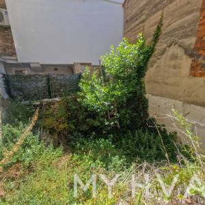 Šarmantna kamena kuća za renovaciju u Jelsi