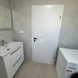 Seget Vranjica/Luksuzni dvoetažni stan sa bazenom