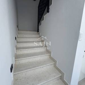 Seget Vranjica/Luksuzni dvoetažni stan sa bazenom