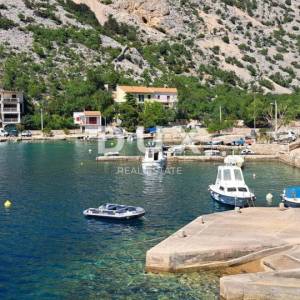 SENJ, DONJA KLADA - Kuća prvi red do mora, idealna za odmor 