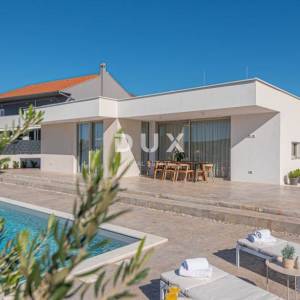 ŠIBENIK, BILICE – Novogradnja s bazenom 8x4 na parceli 1000 m²