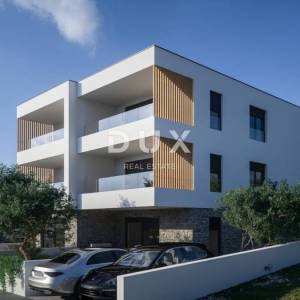 ŠIBENIK, BRODARICA – 1. red uz more, zadnji kat, terasa, pogled