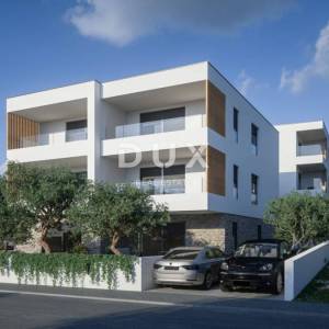 ŠIBENIK, BRODARICA – 1. red uz more, pogled, terasa 15 m²