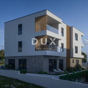 ŠIBENIK, BRODARICA – 2. red uz more, stan s vrtom 40 m2, NOVOGRADNJA! 