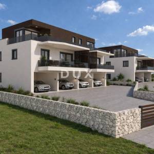 ŠIBENIK, BRODARICA – Novogradnja s terasom i garažom, 270 m od mora