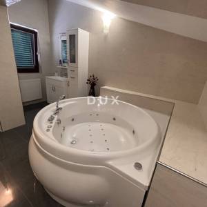 ŠIBENIK, CRNICA  – Dvoetažni stan sa pogledom i garažom, 250 m² 
