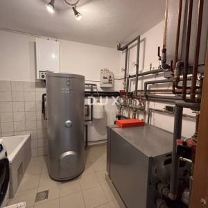 ŠIBENIK, CRNICA  – Dvoetažni stan sa pogledom i garažom, 250 m² 