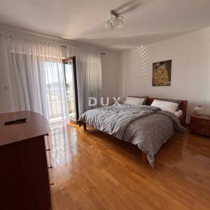 ŠIBENIK, CRNICA  – Dvoetažni stan sa pogledom i garažom, 250 m² 