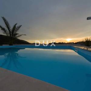 ŠIBENIK OKOLICA, GREBAŠTICA – Mini hotel prvi red do mora s bazenom i restoranom