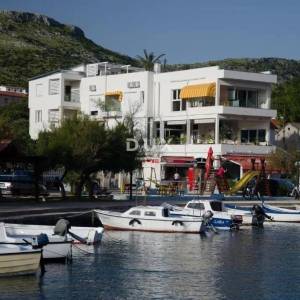 ŠIBENIK OKOLICA, GREBAŠTICA – Mini hotel prvi red do mora s bazenom i restoranom