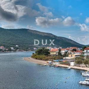 ŠIBENIK OKOLICA, GREBAŠTICA – Mini hotel prvi red do mora s bazenom i restoranom