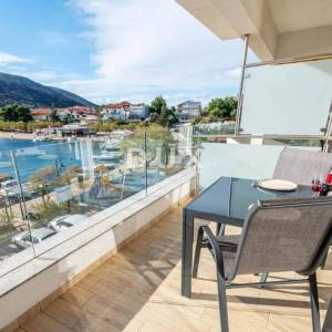 ŠIBENIK OKOLICA, GREBAŠTICA – Mini hotel prvi red do mora s bazenom i restoranom