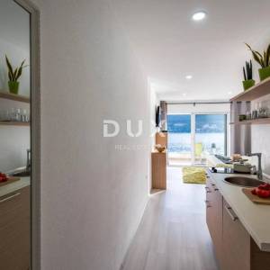 ŠIBENIK OKOLICA, GREBAŠTICA – Mini hotel prvi red do mora s bazenom i restoranom