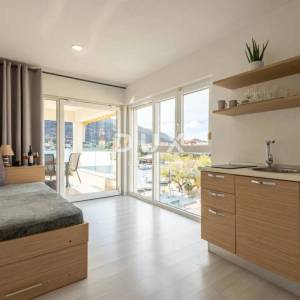 ŠIBENIK OKOLICA, GREBAŠTICA – Mini hotel prvi red do mora s bazenom i restoranom
