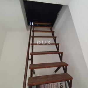 ŠIBENIK RASLINA - Kuća s velikim dvorištem 200 metara od mora