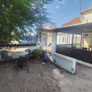ŠIBENIK RASLINA - Samostojeća kuća s poslovnim prostorom, 2. red od mora