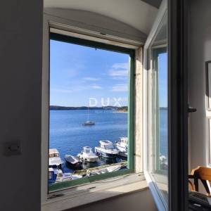ŠIBENIK, RIVA - Autentičan stan u kamenoj kući s pogledom na more