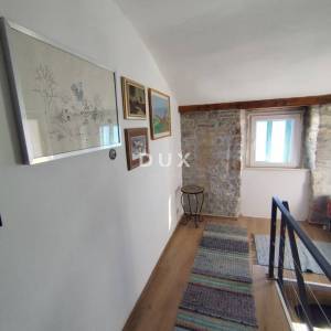 ŠIBENIK, RIVA - Autentičan stan u kamenoj kući s pogledom na more