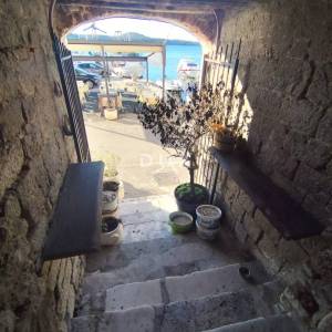 ŠIBENIK, RIVA - Stan i poslovni prostor u prvom redu do mora