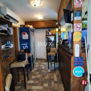 ŠIBENIK, RIVA - Stan i poslovni prostor u prvom redu do mora