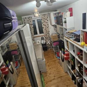 ŠIBENIK, RIVA - Stan u kamenoj kući, 1. red do mora