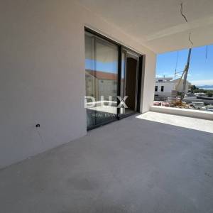 ŠIBENIK, SRIMA – Stan u novogradnji, pogled na more, lift, 60m od mora