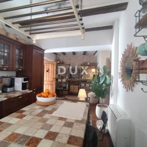 ŠIBENIK, STARI GRAD - Obnovljena kamena kuća 151 m²