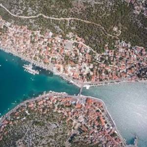 ŠIBENIK, TISNO – Poljoprivredno zemljište na atraktivnoj lokaciji, 450 m od mora