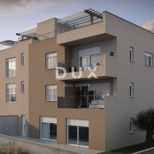 ŠIBENIK, VODICE – 121 m² privatnog vrta, garaža, 500 m od mora