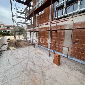 ŠIBENIK, VODICE – 121 m² privatnog vrta, garaža, 500 m od mora