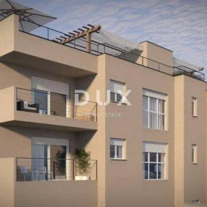 ŠIBENIK, VODICE – 121 m² privatnog vrta, garaža, 500 m od mora