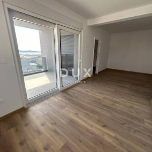 ŠIBENIK, VODICE – Duplex s bazenom i trajnim, otvorenim pogledom