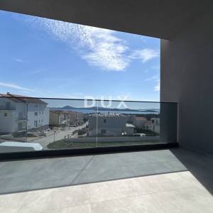 ŠIBENIK, VODICE – Duplex s bazenom i trajnim, otvorenim pogledom