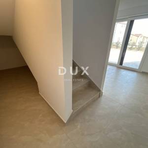 ŠIBENIK, VODICE – Duplex s bazenom i trajnim, otvorenim pogledom