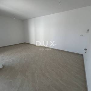 ŠIBENIK, VODICE – Duplex s bazenom i trajnim, otvorenim pogledom