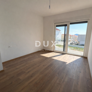 ŠIBENIK, VODICE – Duplex s bazenom i trajnim, otvorenim pogledom