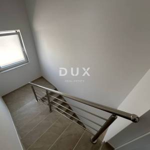 ŠIBENIK, VODICE – Duplex s bazenom i trajnim, otvorenim pogledom