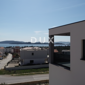 ŠIBENIK, VODICE – Duplex s bazenom i trajnim, otvorenim pogledom