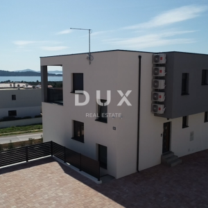 ŠIBENIK, VODICE – Duplex s bazenom i trajnim, otvorenim pogledom