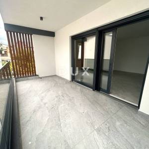 ŠIBENIK, VODICE - NOVOGRADNJA, 120 m od plaže, garaža, ostava, 3 sobe